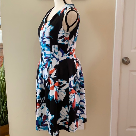 Pretty Dress.   Nice for church or wedding. - Picture 5 of 7